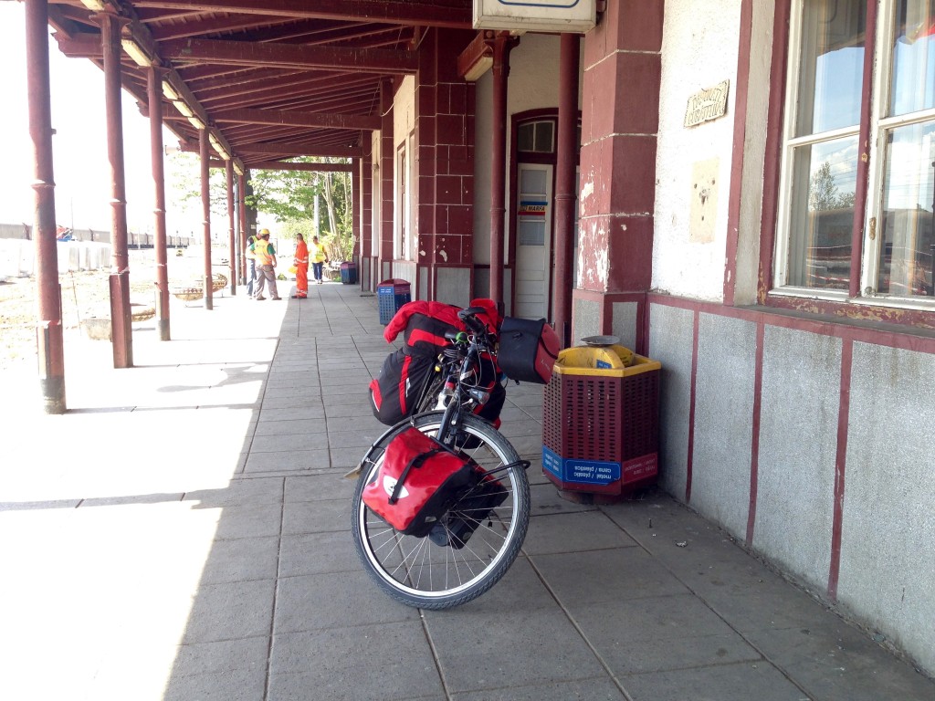 Esperando el Tren en "Virtu de Jos"