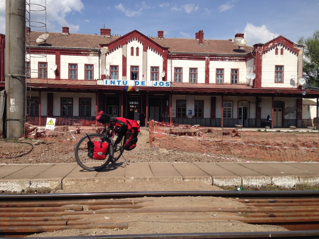 Esperando el Tren en "Virtu de Jos"