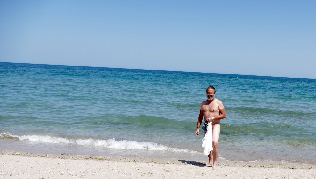 at the virgin beach on the Black Sea (Costinesti) looking for a unified taint.