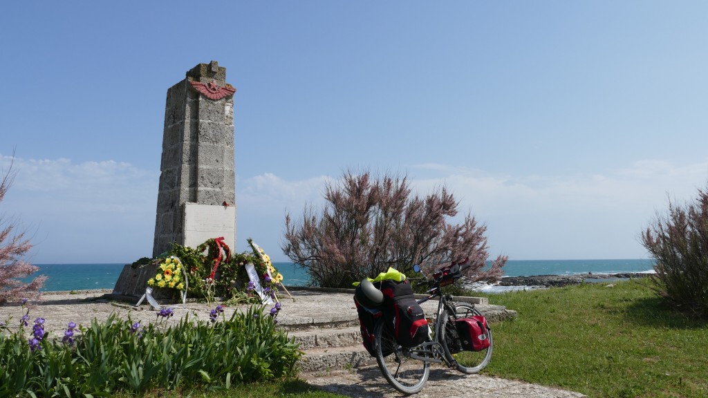 dead roll monument