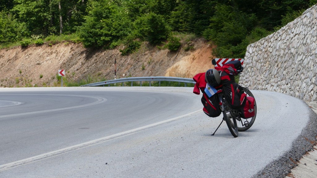 E98 in Turkey, like a Highway for Cyclists