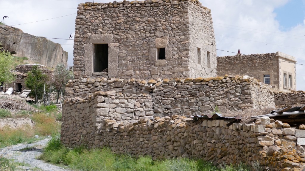 Village at Gökcetoprak, between Ortaköy and Göreme