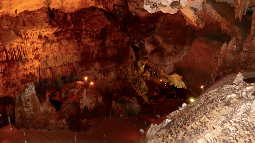 The "Ballica Cave" is an 8 km long cave 23 km far from Tokat, in Pazar. It is made up of crystallised karstic stone that contain 96% calcium carbonate. It is a fossil cave that developed vertically and horizontally. It has five storeys connected to each thereby stalagmites, stalactites, travertine, onion stalactites, dripstone pools and various caves formations.