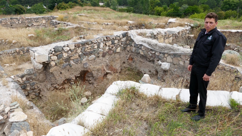 Pontic Comana, is currently close to the visitor, but Ahmed from the security service was so kind and let me in and told me a lot about this place.