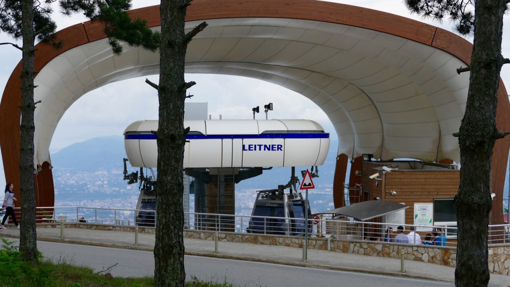 Leitner Ropes also in Ordu. Boztepe - a hill of 550 m (1,800 ft) overlooking the town from the west. Since June 2012, an aerial lift system provides an easy way of transportation between the city's coastline and the hilltop. The Ordu Boztepe Gondola can transport hourly 900 passengers up to the hilltop in 6.5 minutes