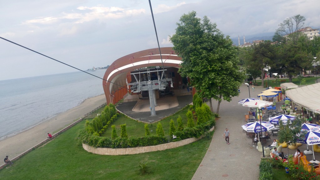 The Ordu Boztepe Gondola can transport hourly 900 passengers up to the hilltop in 6.5 minutes