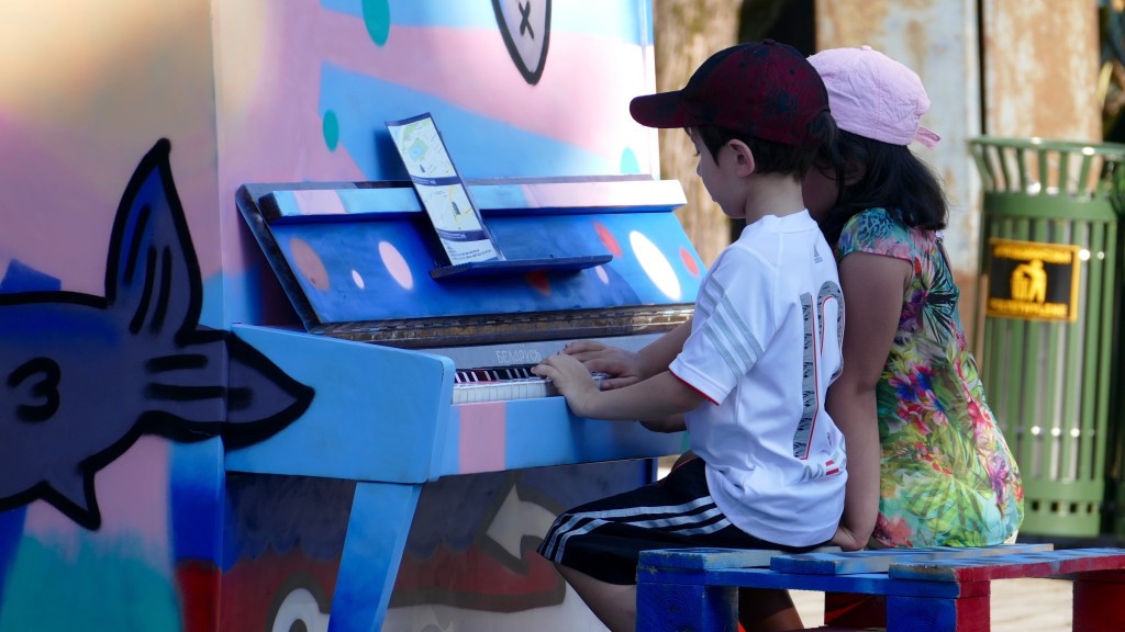Several pianos in the city, to approach (mainly) children to the music. Nice Idea!