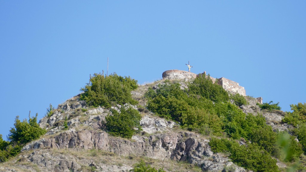 Gardateni  Village is located 6 kilometers from the town of Gori. Here you will find several important historic monuments, including: Vere fortress, the Church of Saint George, Vere Church of the Virgin Mary, the Green (Transfiguration) cathedral, TSEDISI FORTRESS (this Picture), and other architectural monuments.