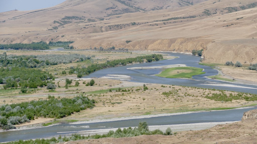 the Mtkvari River at Uplistikhe