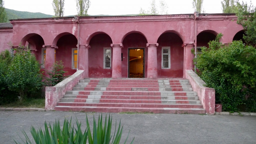 Sheki ( "Şəki" ) // Shaki hosts a wealth of historical museums and some of the most important in the country. The Shaki History Museum is one of the main museums, considered one of the most important for artifacts of the Khanate period.