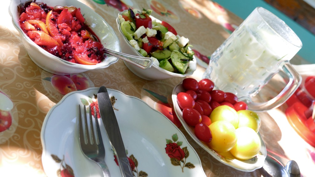 Lunchtime between Shaki and Cabala. The Azerbaijani cuisine is delicious and use only regional fresh products, direct from the farm to the table.