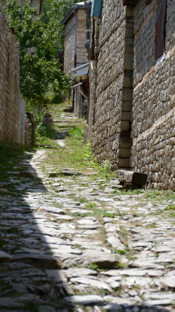 The residents of Lahij are divided into three categories, based on their craftsmanship: Baadvan, Azavarro and Araghird. Each of these categories has its own village square, mosque, hammam and graveyard. One of the most striking features of the urban look of Lahij, is the village square of each category, which, today, still has its specific role in the public life of the village.