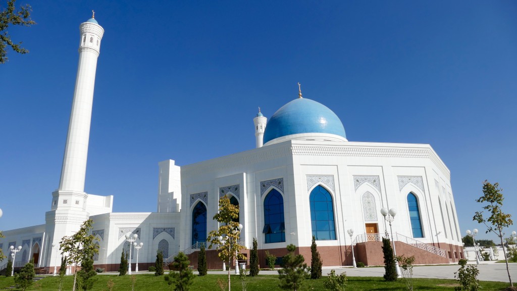 Construction of the mosque began in the summer of 2013 and was done in the best traditions of the eastern architecture. At the same time, Minor mosque differs from old brick mosques with its white marble finishing. It shines under the clear sky and its turquoise dome seems to be vanishing in the sky.